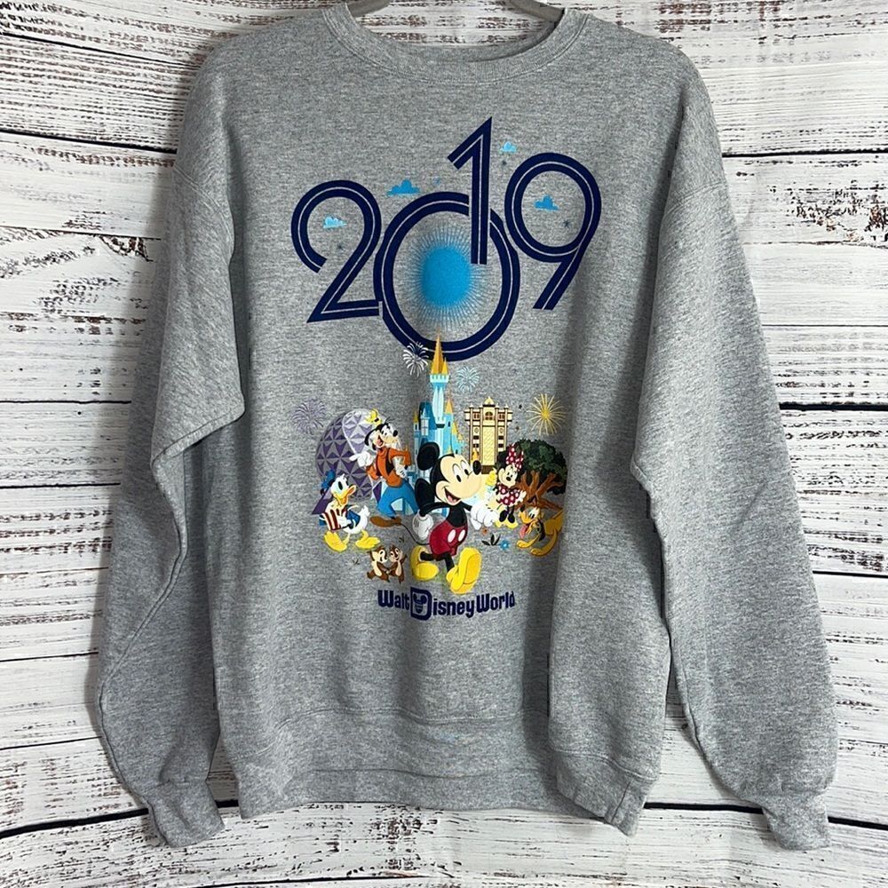 ‎Walt Disney world 2019 fleece Mickey & friends sweatshirt